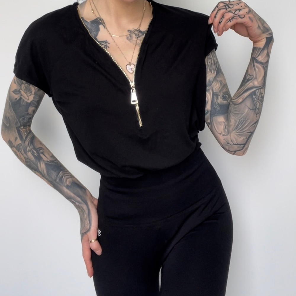 lot de beaux vêtements noir